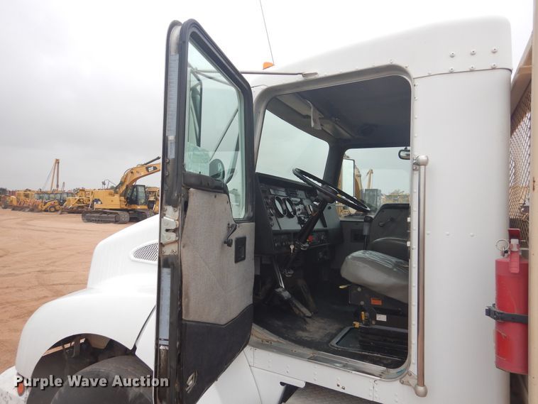 image for item DJ1071 1995 Kenworth T300  flatbed truck