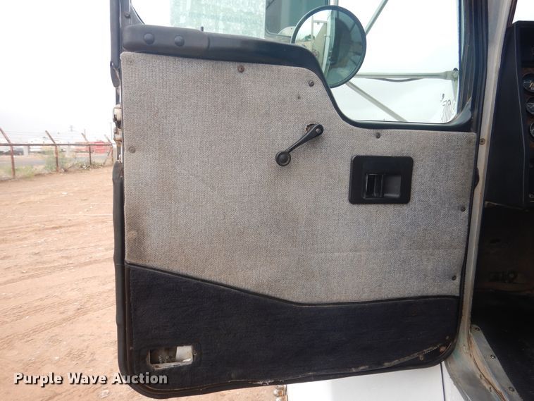 image for item DJ1071 1995 Kenworth T300  flatbed truck