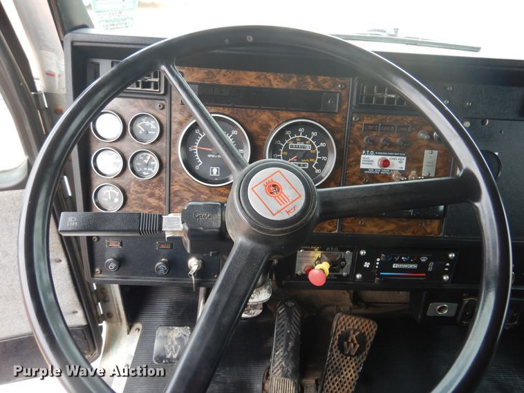 image for item DJ1071 1995 Kenworth T300  flatbed truck