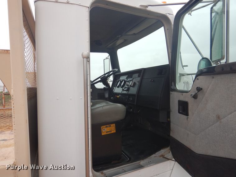 image for item DJ1071 1995 Kenworth T300  flatbed truck