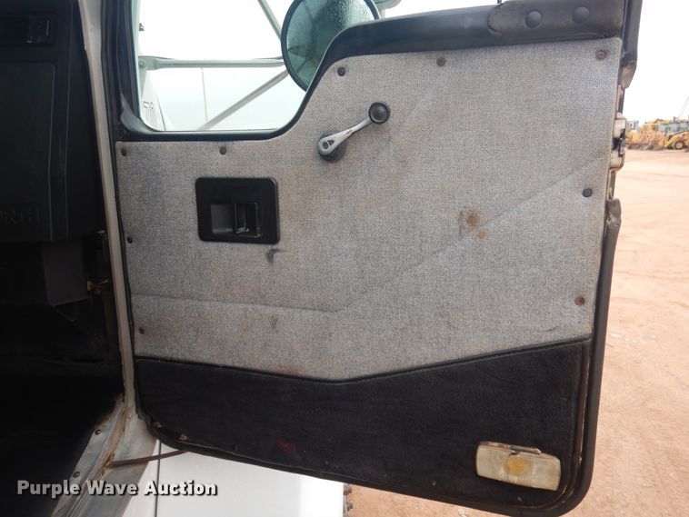 image for item DJ1071 1995 Kenworth T300  flatbed truck