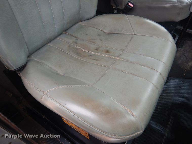 image for item DJ1071 1995 Kenworth T300  flatbed truck