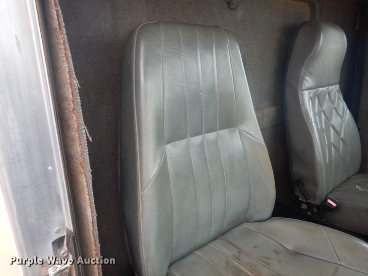 image for item DJ1071 1995 Kenworth T300  flatbed truck