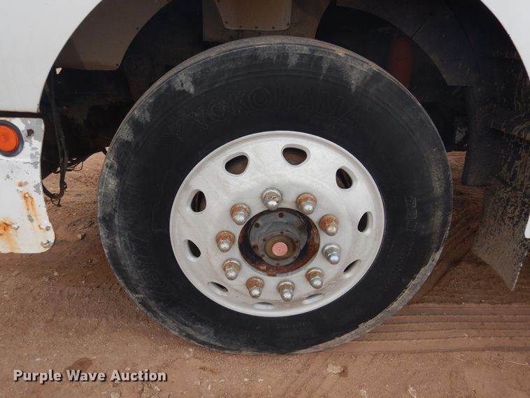 image for item DJ1071 1995 Kenworth T300  flatbed truck