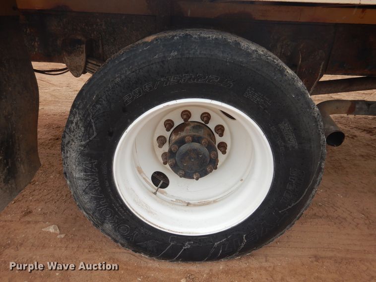 image for item DJ1071 1995 Kenworth T300  flatbed truck