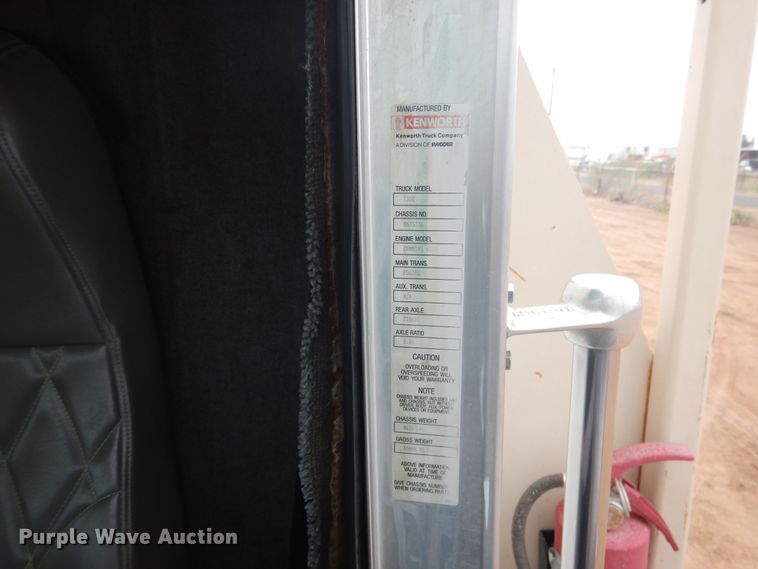 image for item DJ1071 1995 Kenworth T300  flatbed truck