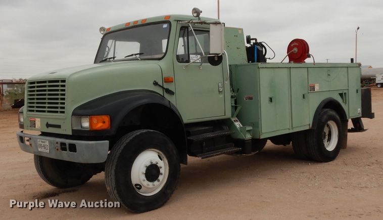 image for item DJ1072 1994 International 4800  utility truck