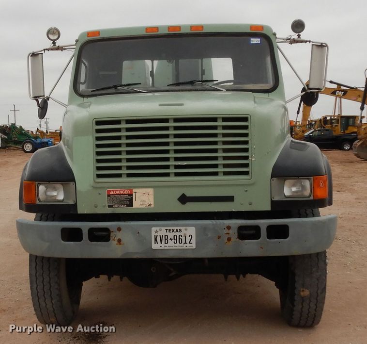image for item DJ1072 1994 International 4800  utility truck
