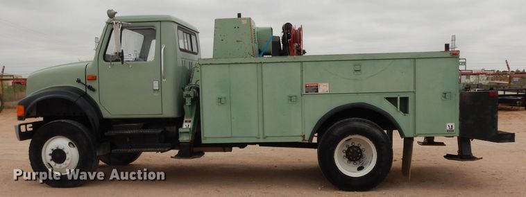 image for item DJ1072 1994 International 4800  utility truck