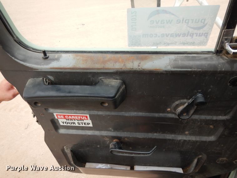 image for item DJ1072 1994 International 4800  utility truck