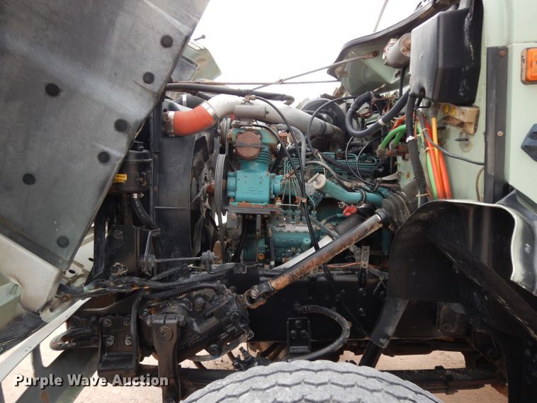 image for item DJ1072 1994 International 4800  utility truck