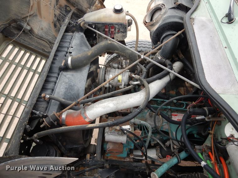 image for item DJ1072 1994 International 4800  utility truck