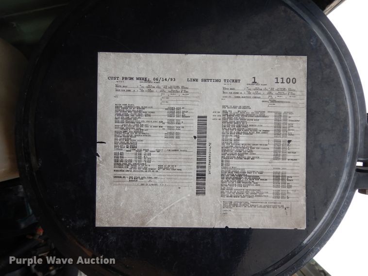 image for item DJ1072 1994 International 4800  utility truck