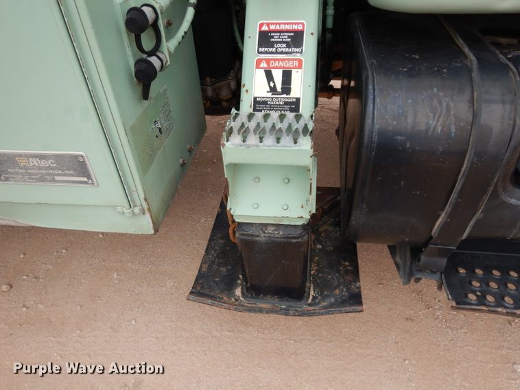 image for item DJ1072 1994 International 4800  utility truck