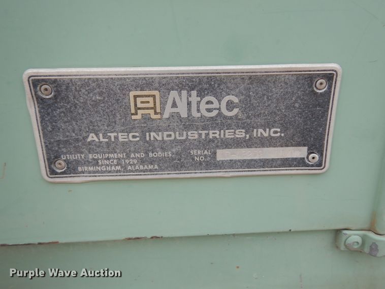 image for item DJ1072 1994 International 4800  utility truck