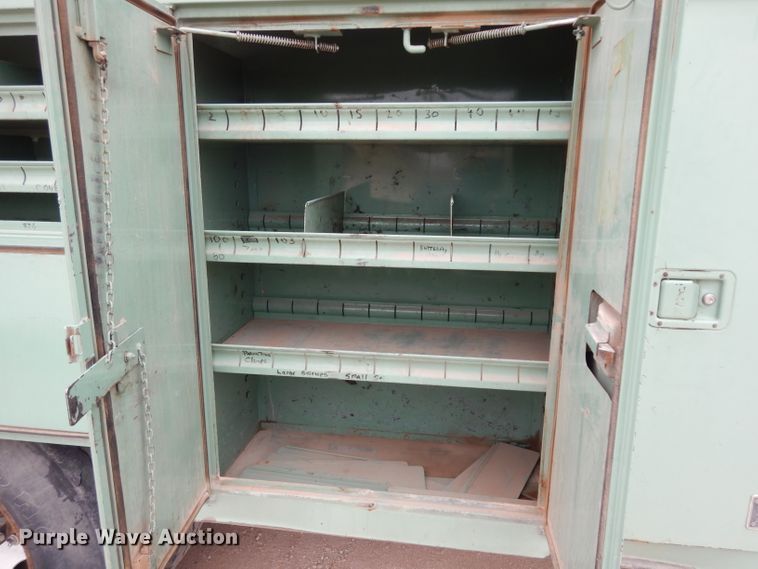 image for item DJ1072 1994 International 4800  utility truck