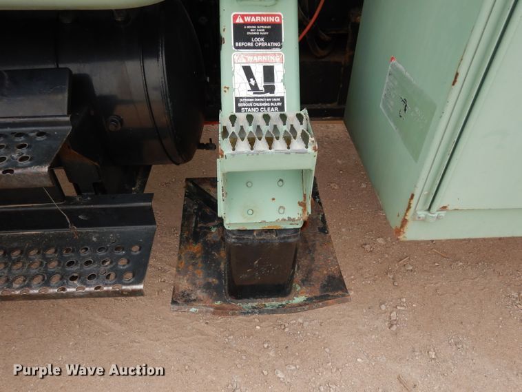 image for item DJ1072 1994 International 4800  utility truck