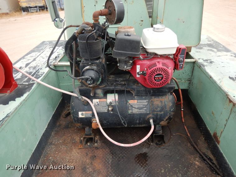 image for item DJ1072 1994 International 4800  utility truck