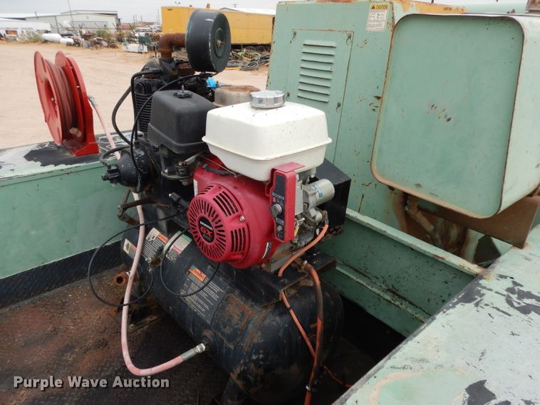 image for item DJ1072 1994 International 4800  utility truck