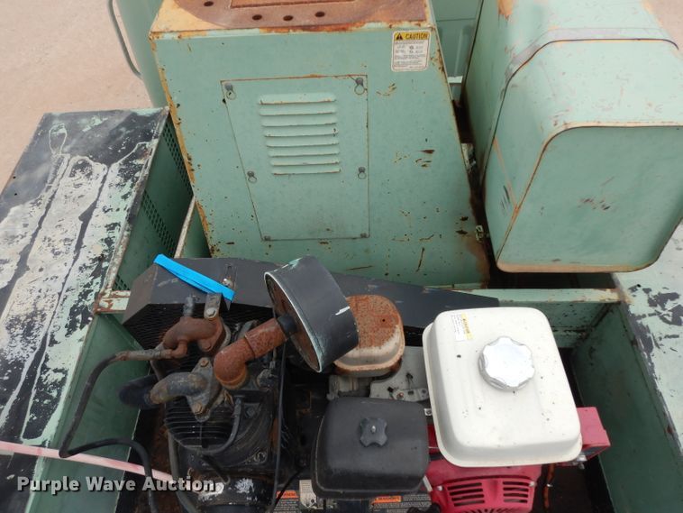 image for item DJ1072 1994 International 4800  utility truck