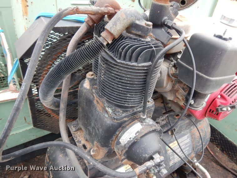 image for item DJ1072 1994 International 4800  utility truck