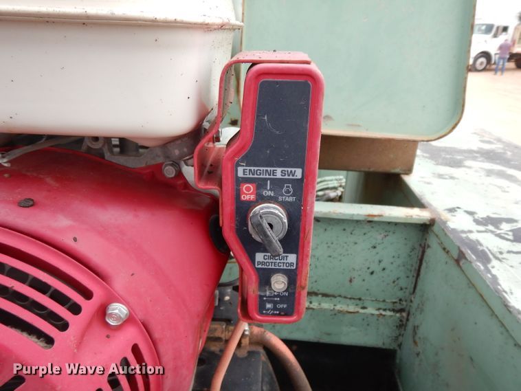 image for item DJ1072 1994 International 4800  utility truck