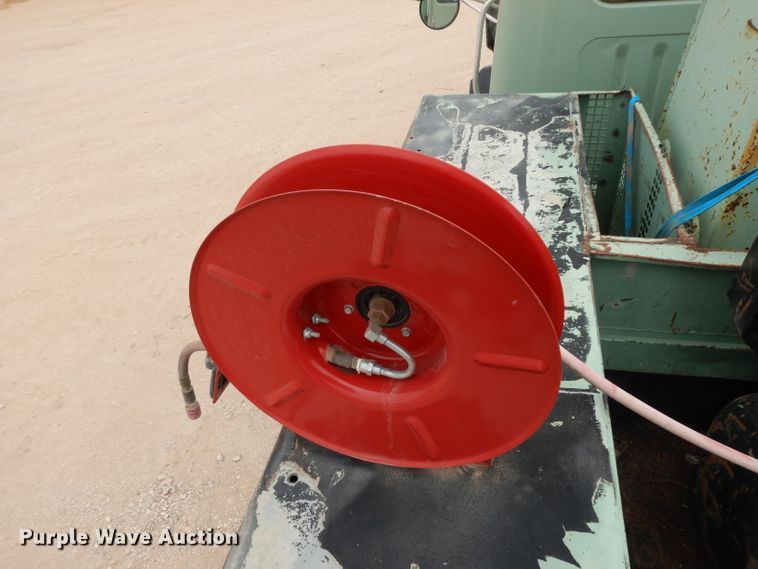 image for item DJ1072 1994 International 4800  utility truck