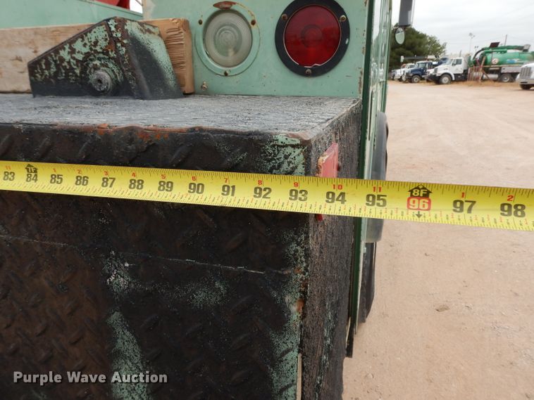 image for item DJ1072 1994 International 4800  utility truck