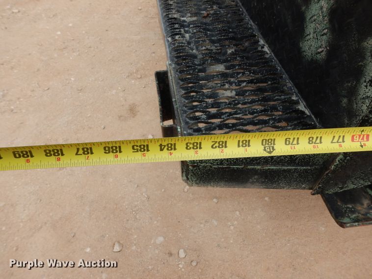 image for item DJ1072 1994 International 4800  utility truck