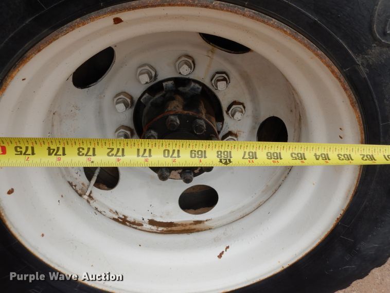 image for item DJ1072 1994 International 4800  utility truck