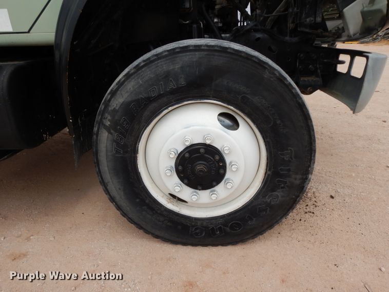 image for item DJ1072 1994 International 4800  utility truck