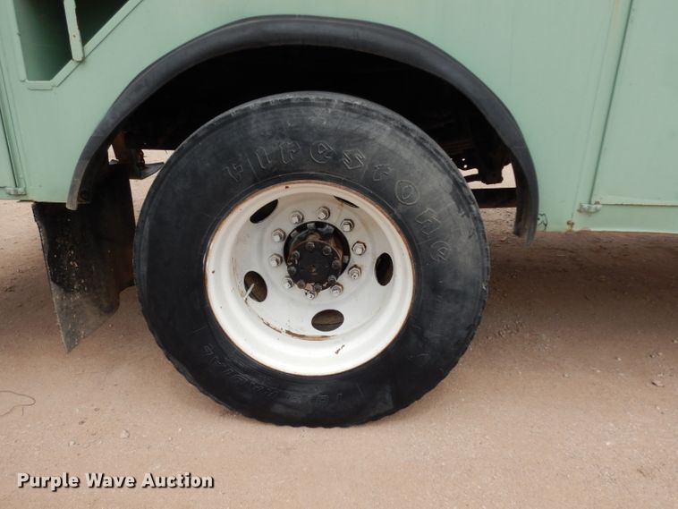 image for item DJ1072 1994 International 4800  utility truck