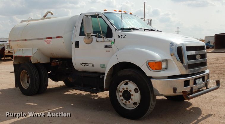 image for item DJ6523 2005 Ford F750 Super Duty  water truck