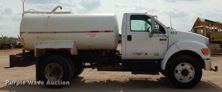 image for item DJ6523 2005 Ford F750 Super Duty  water truck