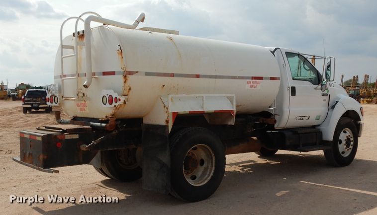 image for item DJ6523 2005 Ford F750 Super Duty  water truck