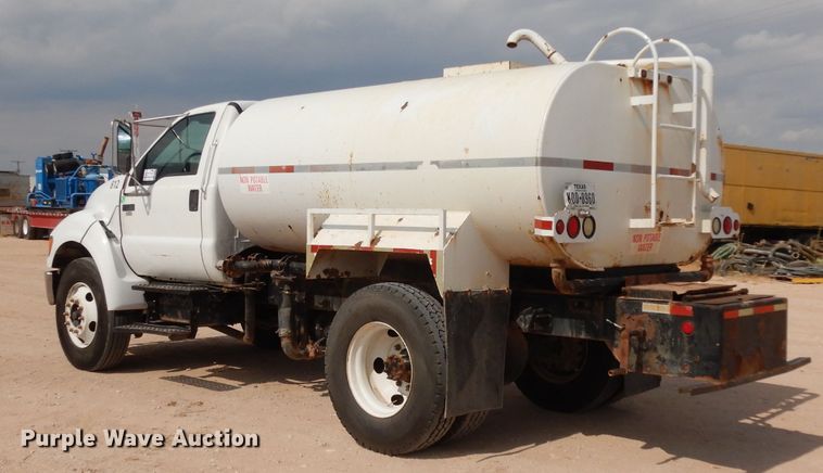 image for item DJ6523 2005 Ford F750 Super Duty  water truck