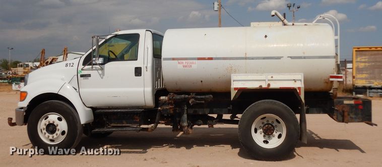 image for item DJ6523 2005 Ford F750 Super Duty  water truck