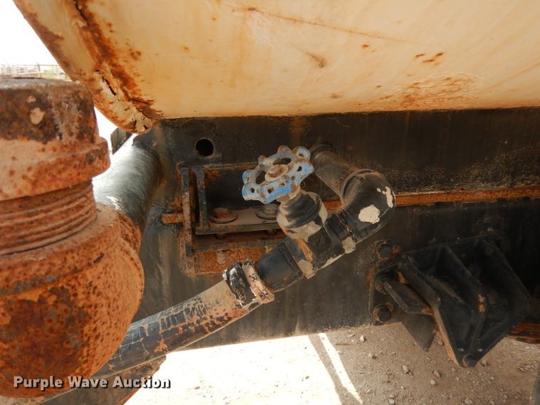 image for item DJ6523 2005 Ford F750 Super Duty  water truck