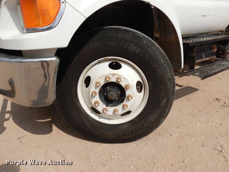 image for item DJ6523 2005 Ford F750 Super Duty  water truck