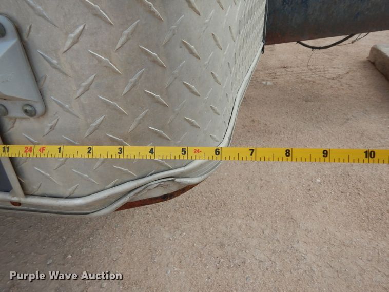 image for item DJ6528 2004 Interstate enclosed cargo trailer