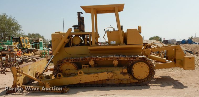 image for item DJ6537 International TD20E  dozer