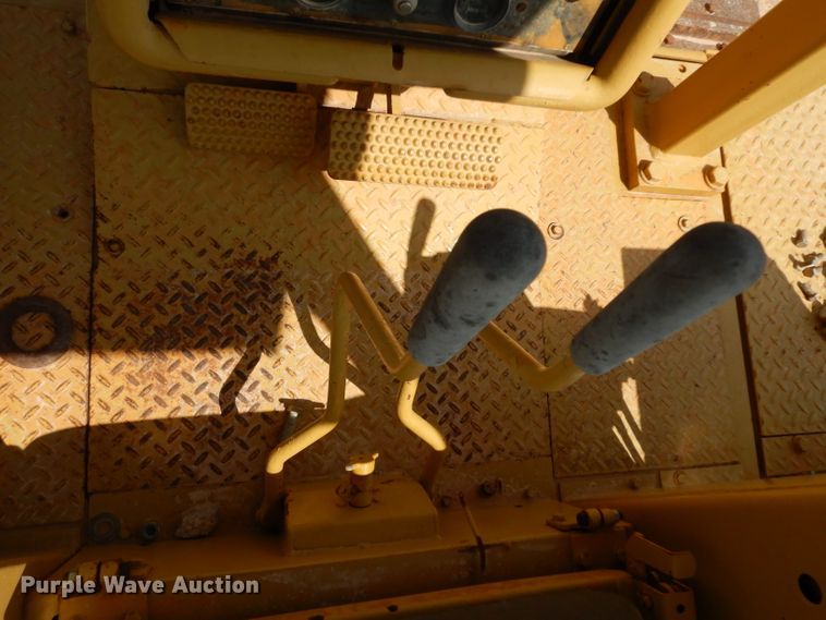 image for item DJ6537 International TD20E  dozer