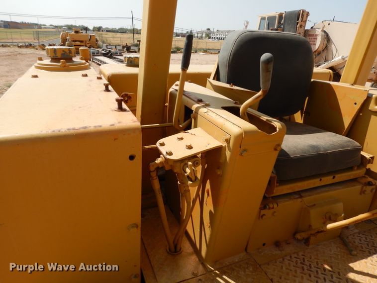 image for item DJ6537 International TD20E  dozer