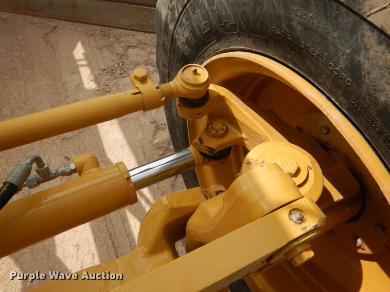 image for item DJ8764 2014 Caterpillar 140M2  motor grader