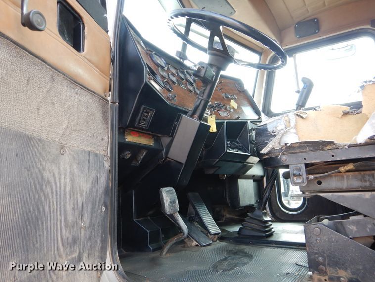 image for item DJ8766 1997 Peterbilt 357  flatbed truck