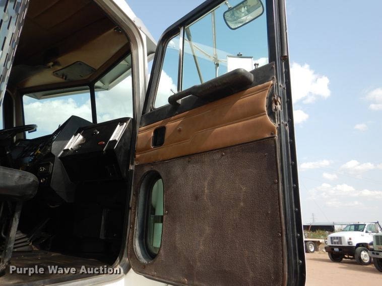 image for item DJ8766 1997 Peterbilt 357  flatbed truck