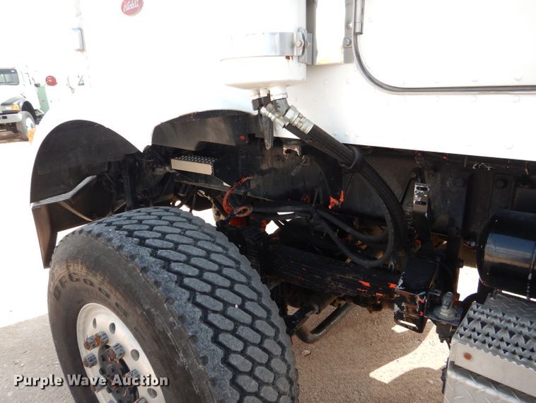 image for item DJ8766 1997 Peterbilt 357  flatbed truck