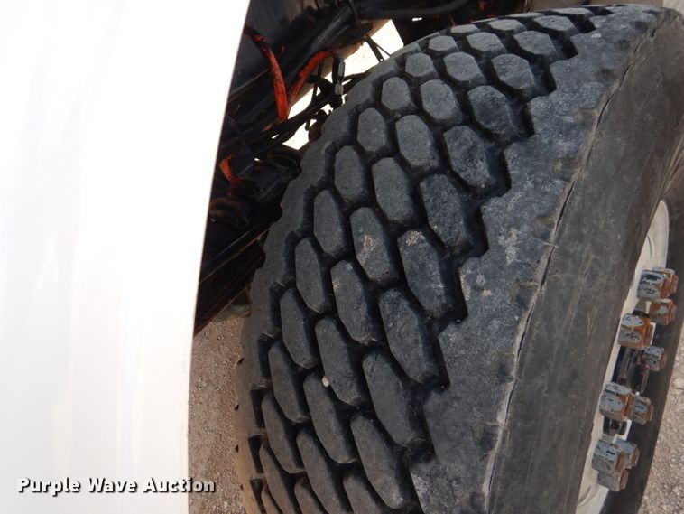 image for item DJ8766 1997 Peterbilt 357  flatbed truck