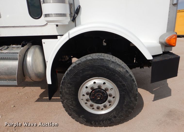 image for item DJ8766 1997 Peterbilt 357  flatbed truck