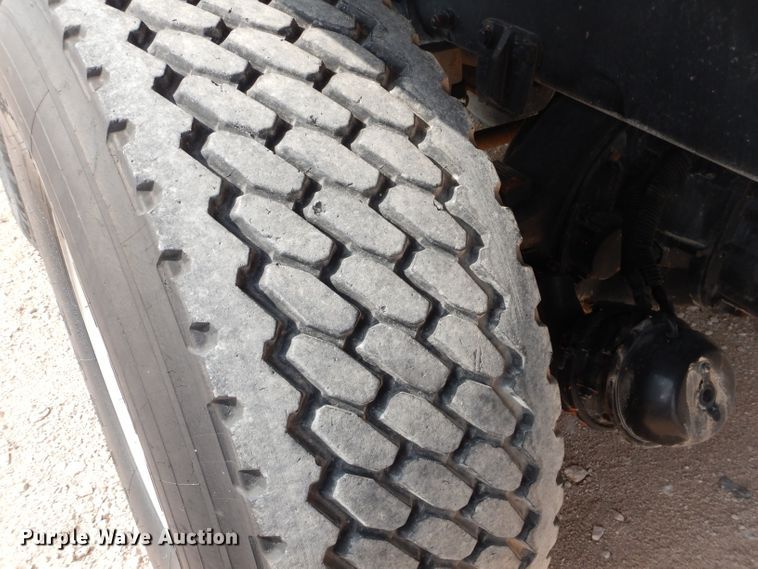 image for item DJ8766 1997 Peterbilt 357  flatbed truck